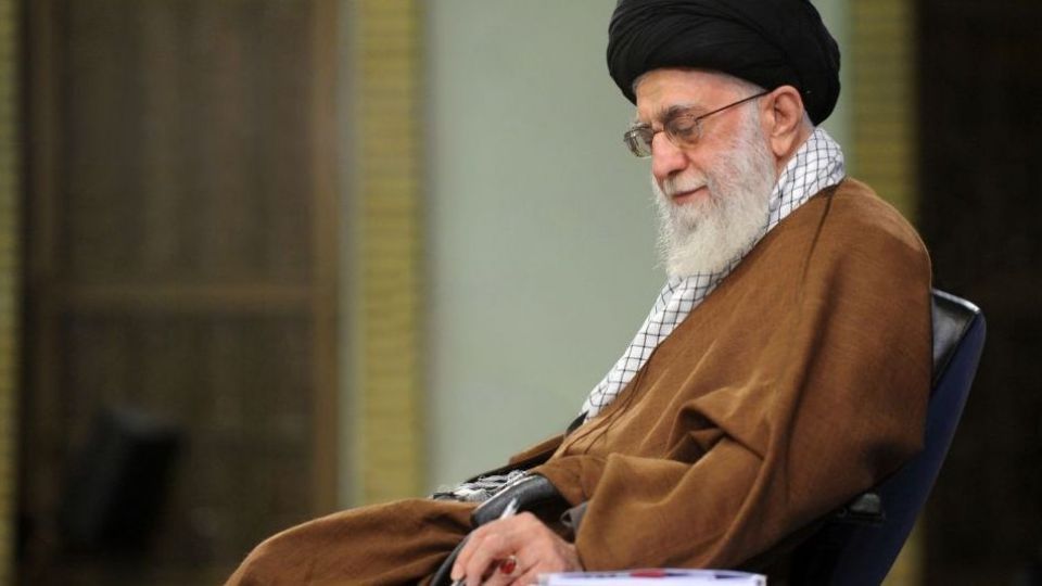 یادداشت رهبر انقلاب پس از دیدار با جمعی از برنامهسازان صداوسیما؛ جنگ نرم همهجانبهی دشمن، امروز قابل انکار نیست/ هنر باید میداندار باشد یادداشت رهبر انقلاب پس از دیدار با جمعی از برنامهسازان صداوسیما؛ جنگ نرم همهجانبهی دشمن، امروز قابل انکار نیست/ هنر باید میداندار باشد