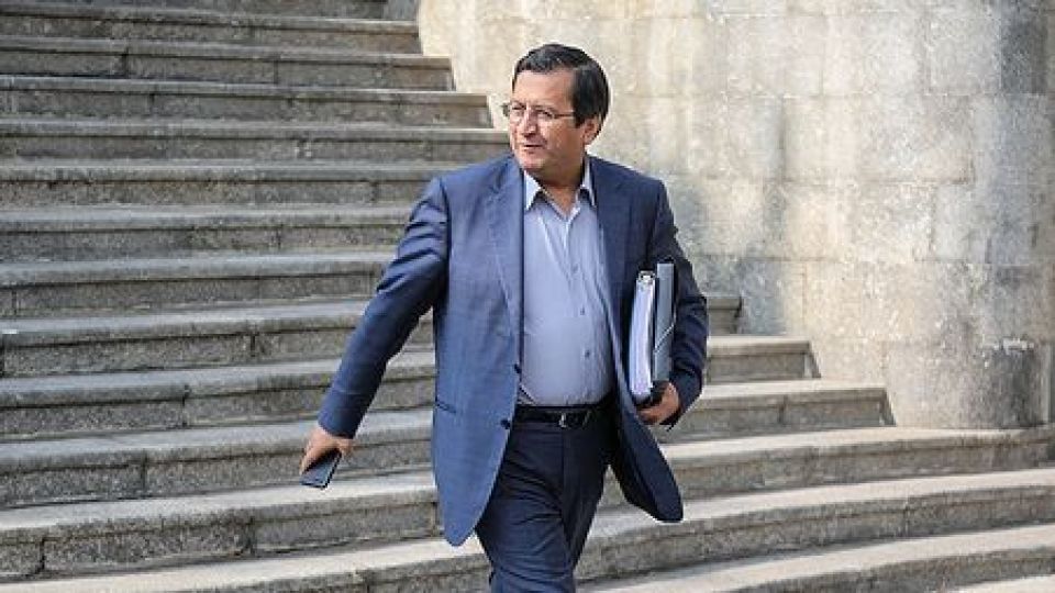 رئیس بانک مرکزی: کاهش قیمت ارز ادامه مییابد رئیس بانک مرکزی: کاهش قیمت ارز ادامه مییابد