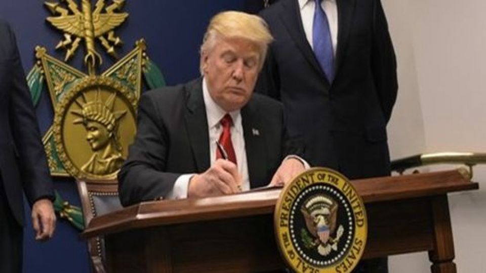 مشکلاتی که ترامپ برای ایرانی های ساکن آمریکا بوجود آورده مشکلاتی که ترامپ برای ایرانی های ساکن آمریکا بوجود آورده