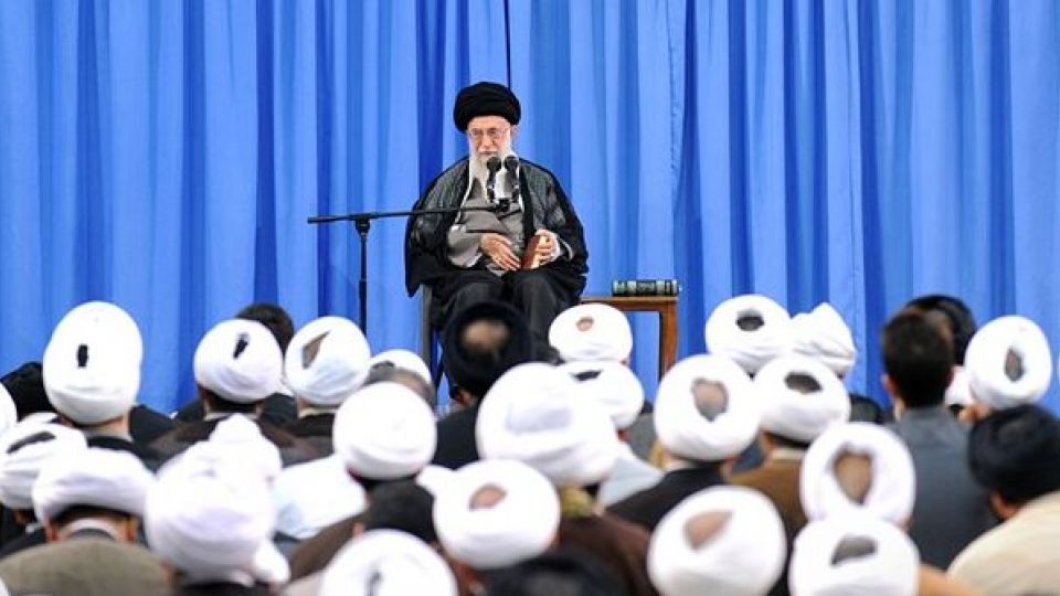 رهبر معظم انقلاب : قانون بازنشستگان حلقهی مدیریتی بسته را برای جوانها باز میکند/ عذرخواهی رهبر از یک طلبه+ فیلم رهبر معظم انقلاب : قانون بازنشستگان حلقهی مدیریتی بسته را برای جوانها باز میکند/ عذرخواهی رهبر از یک طلبه+ فیلم