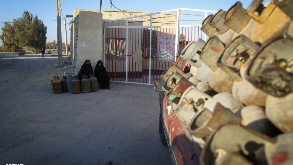 صف‌های طولانی دریافت سیلندر گاز در زابل