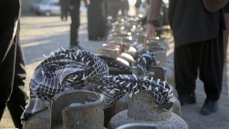 صف‌های طولانی دریافت سیلندر گاز در زابل