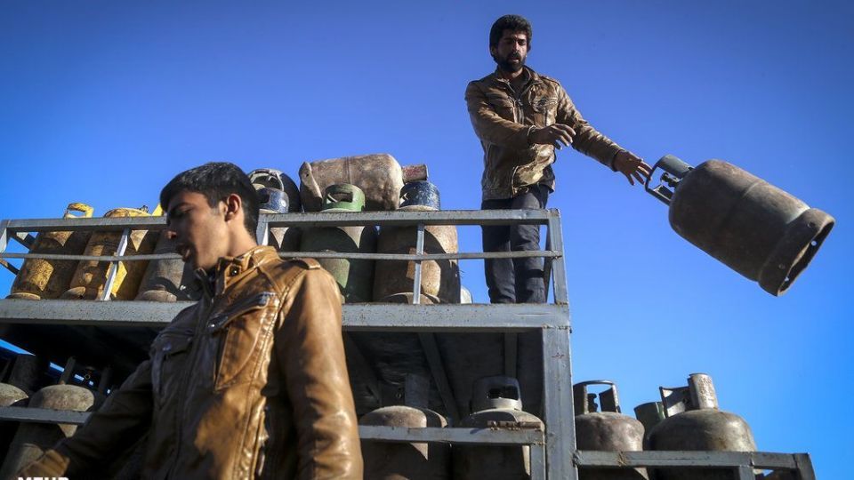 صف‌های طولانی دریافت سیلندر گاز در زابل