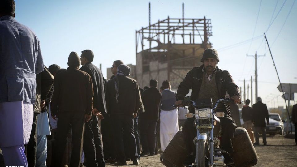 صف‌های طولانی دریافت سیلندر گاز در زابل