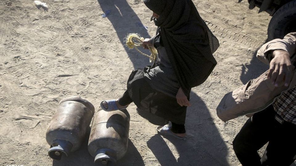 صف‌های طولانی دریافت سیلندر گاز در زابل