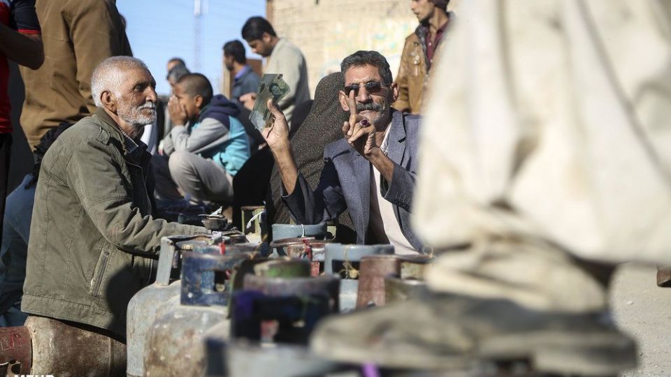 صف‌های طولانی دریافت سیلندر گاز در زابل