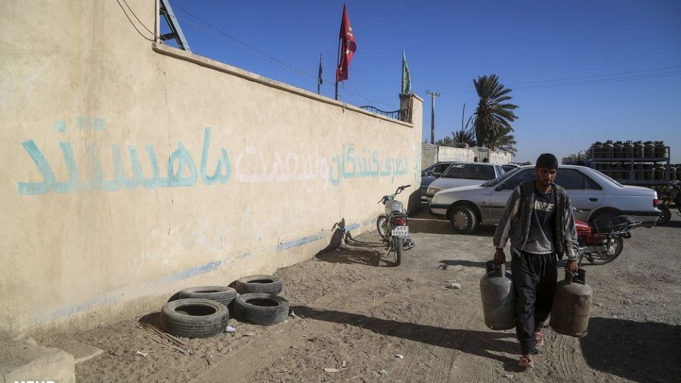 صف‌های طولانی دریافت سیلندر گاز در زابل