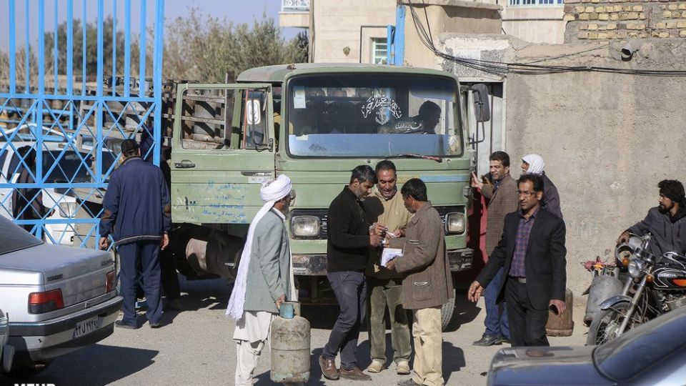 صف‌های طولانی دریافت سیلندر گاز در زابل