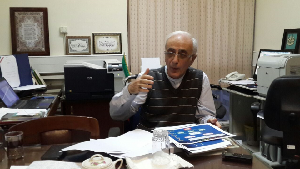 مشاور نوبخت: مشکلات اقتصاد ایران، داخلی است نه سیاست خارجی/ باید از نفت فاصله بگیریم و پایههای مالیاتی را افزایش دهیم/ چون میدانند وابستهایم، تحریم میکنند مشاور نوبخت: مشکلات اقتصاد ایران، داخلی است نه سیاست خارجی/ باید از نفت فاصله بگیریم و پایههای مالیاتی را افزایش دهیم/ چون میدانند وابستهایم، تحریم میکنند