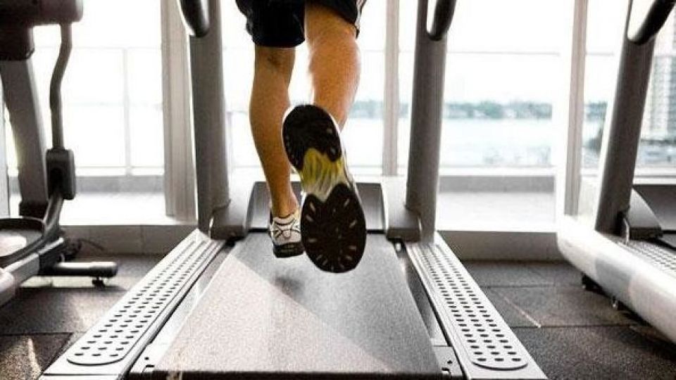 برای درد زانو تردمیل بهتر است یا دوچرخه ثابت؟ برای درد زانو تردمیل بهتر است یا دوچرخه ثابت؟