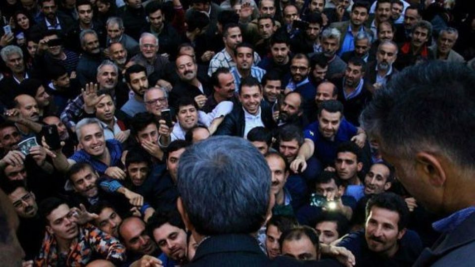 ایمانی در گفتگو با الف:خطر بازگشت پوپولیسم جدی است / احمدینژاد به دنبال بهرهبرداری به نفع خود است ایمانی در گفتگو با الف:خطر بازگشت پوپولیسم جدی است / احمدینژاد به دنبال بهرهبرداری به نفع خود است