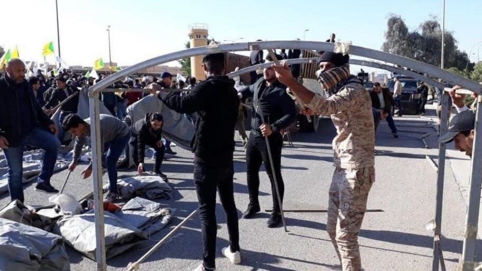 آژیرهای خطر سفارت آمریکا در بغداد به صدا درآمد/ اخبار ضدونقیض درباره خروج دیپلماتهای آمریکایی + تصاویر آژیرهای خطر سفارت آمریکا در بغداد به صدا درآمد/ اخبار ضدونقیض درباره خروج دیپلماتهای آمریکایی + تصاویر