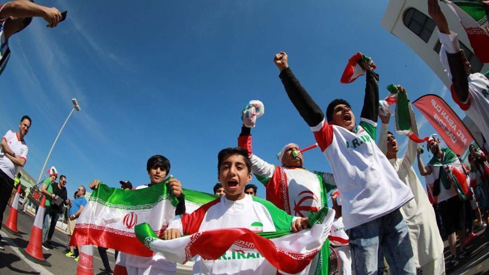 گزارش تصویری از حضور تماشاگران ایرانی در ورزشگاه آل‌نهیان 