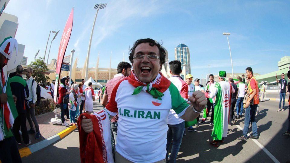 گزارش تصویری از حضور تماشاگران ایرانی در ورزشگاه آل‌نهیان 
