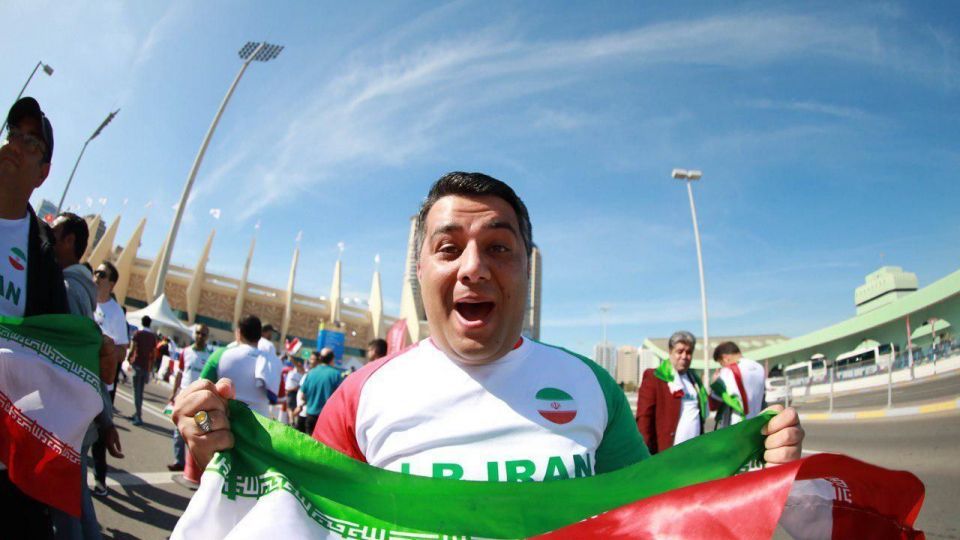 گزارش تصویری از حضور تماشاگران ایرانی در ورزشگاه آل‌نهیان 