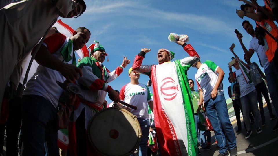 گزارش تصویری از حضور تماشاگران ایرانی در ورزشگاه آل‌نهیان 