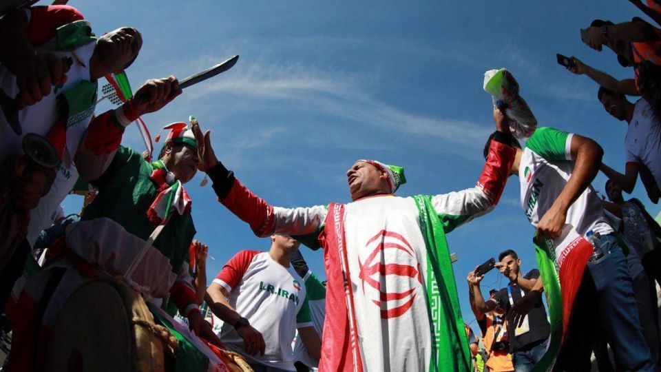 گزارش تصویری از حضور تماشاگران ایرانی در ورزشگاه آل‌نهیان 