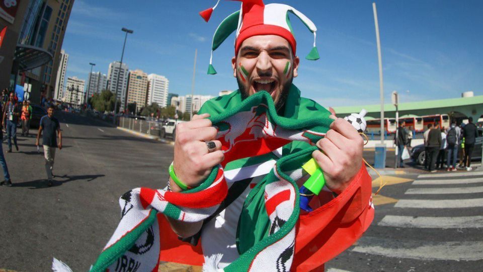 گزارش تصویری از حضور تماشاگران ایرانی در ورزشگاه آل‌نهیان 