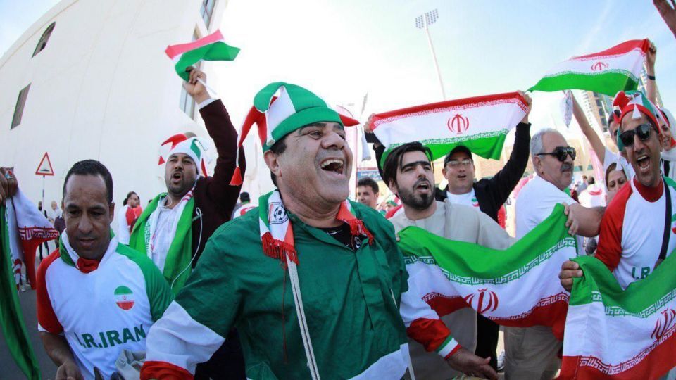 گزارش تصویری از حضور تماشاگران ایرانی در ورزشگاه آل‌نهیان 