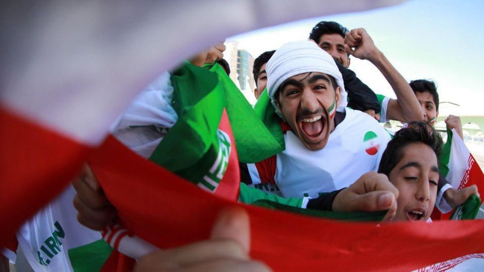 گزارش تصویری از حضور تماشاگران ایرانی در ورزشگاه آل‌نهیان 