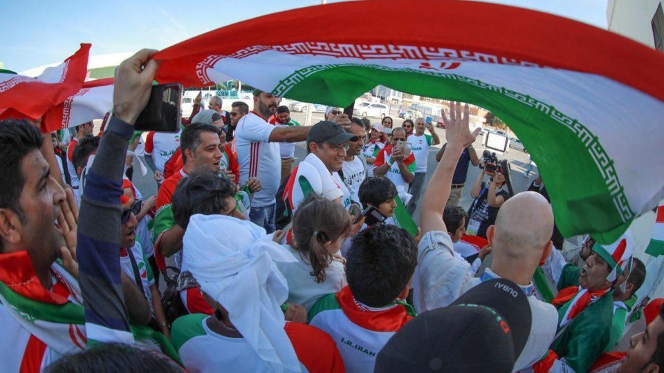 گزارش تصویری از حضور تماشاگران ایرانی در ورزشگاه آل‌نهیان 