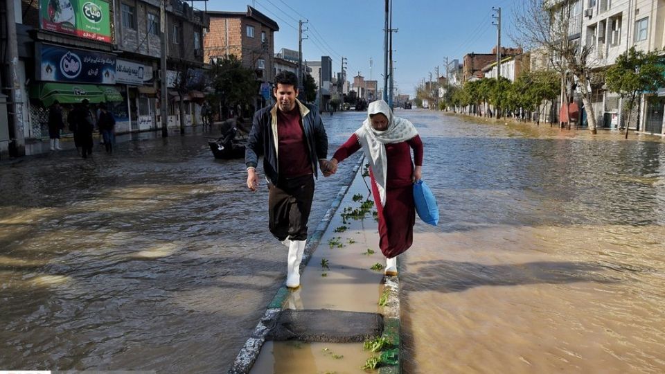 سیل در آق‌قلا و کمک‌رسانی مردمی