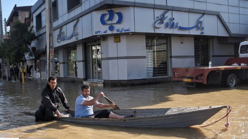 سیل در آق‌قلا و کمک‌رسانی مردمی