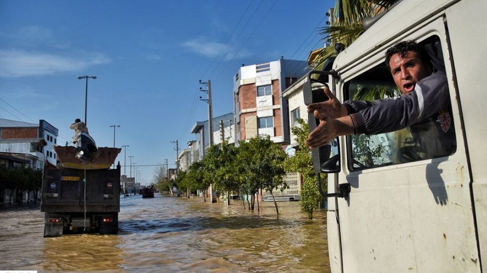 سیل در آق‌قلا و کمک‌رسانی مردمی