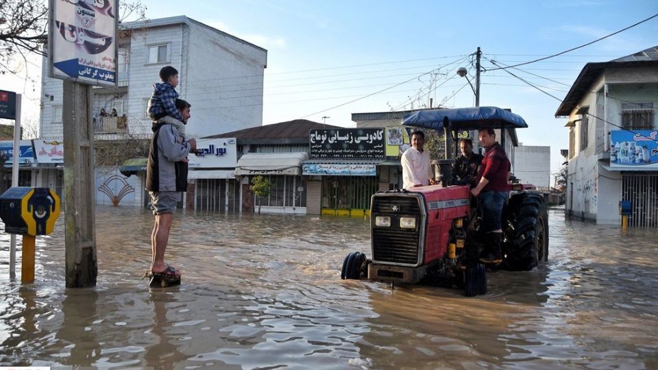 سیل در آق‌قلا و کمک‌رسانی مردمی