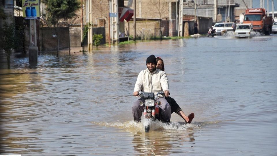 سیل در آق‌قلا و کمک‌رسانی مردمی