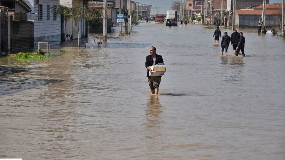 سیل در آق‌قلا و کمک‌رسانی مردمی