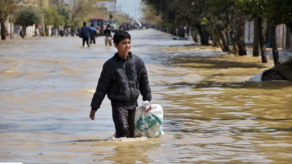 سیل در آق‌قلا و کمک‌رسانی مردمی