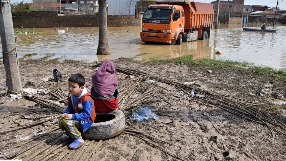 سیل در آق‌قلا و کمک‌رسانی مردمی