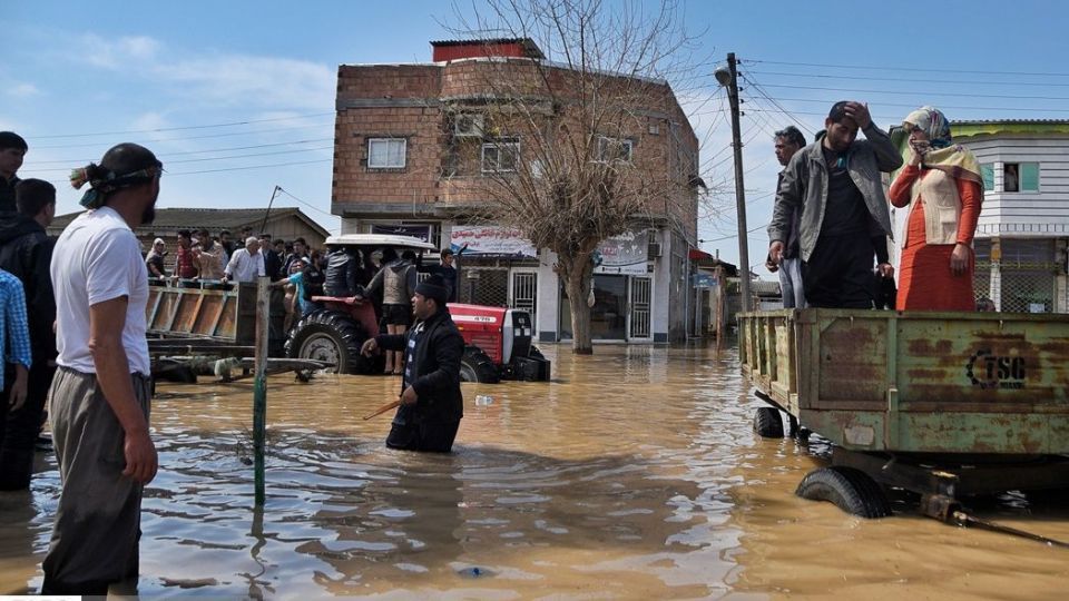 سیل در آق‌قلا و کمک‌رسانی مردمی