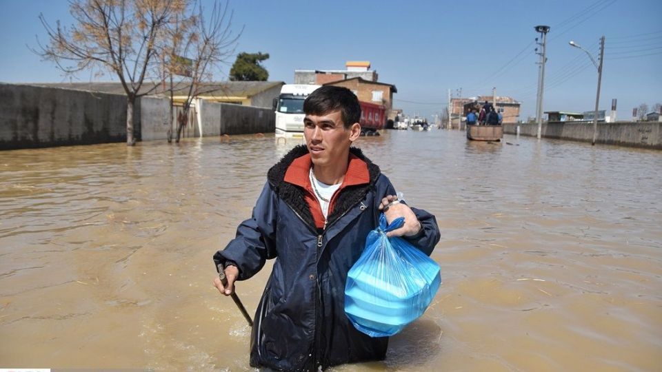 سیل در آق‌قلا و کمک‌رسانی مردمی