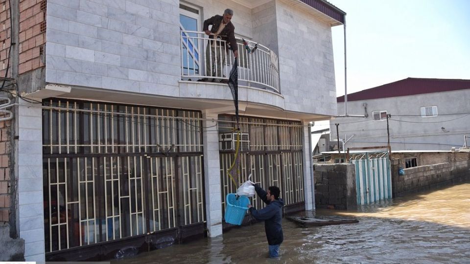 سیل در آق‌قلا و کمک‌رسانی مردمی