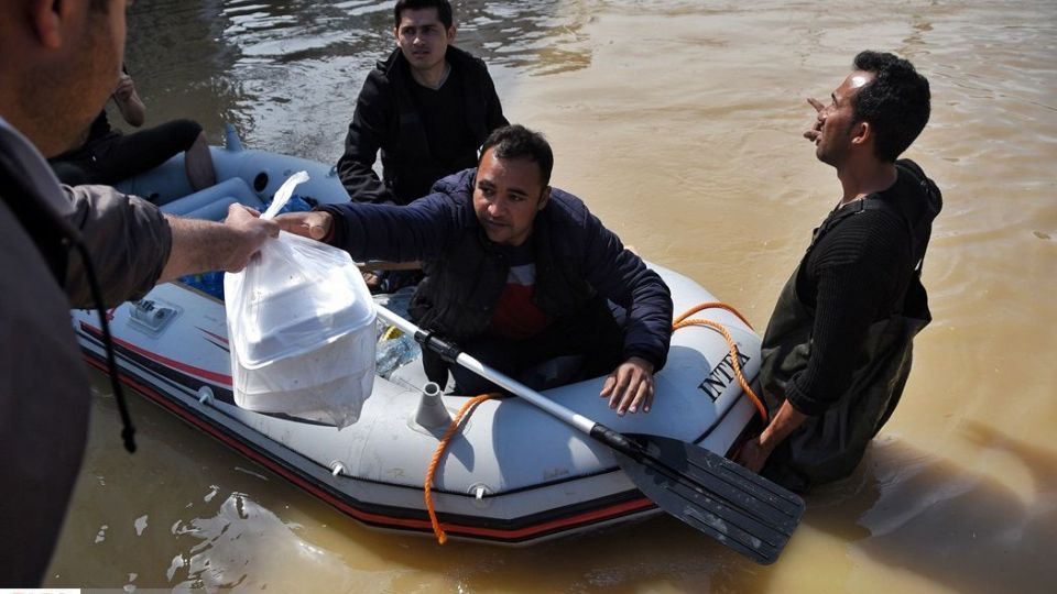 سیل در آق‌قلا و کمک‌رسانی مردمی