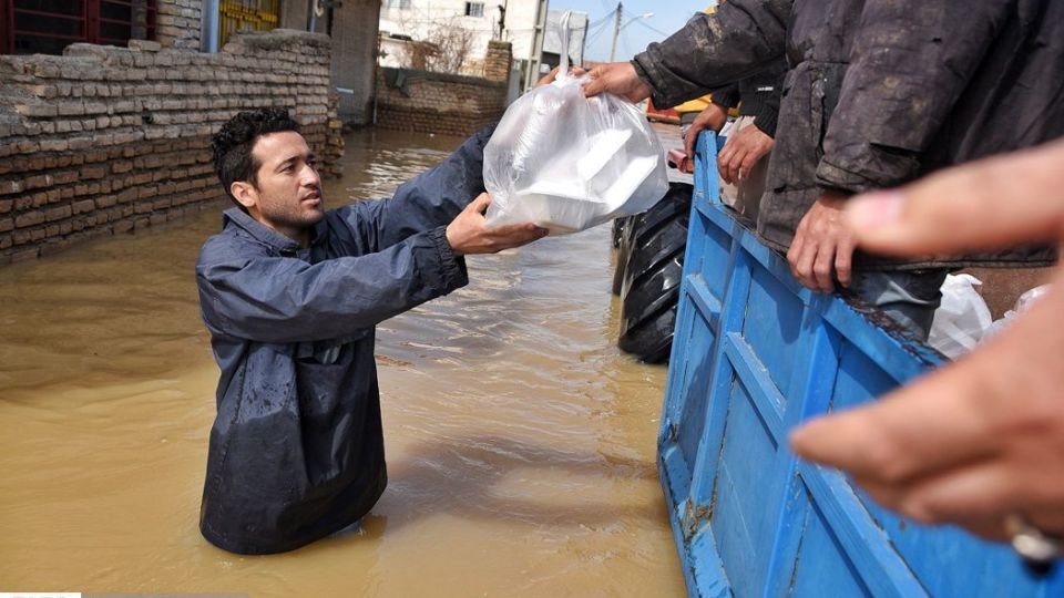 سیل در آق‌قلا و کمک‌رسانی مردمی