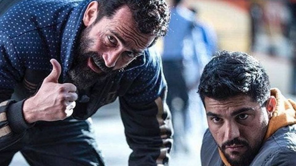 نگاهی به فیلم ژن خوک/ دیالوگهای شعار زده علیه آقازادهها با آقازاده سینما نگاهی به فیلم ژن خوک/ دیالوگهای شعار زده علیه آقازادهها با آقازاده سینما