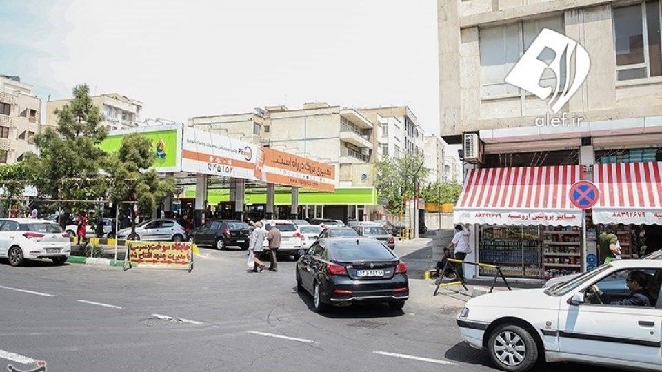 صف طولانی مقابل پمپ بنزین ها