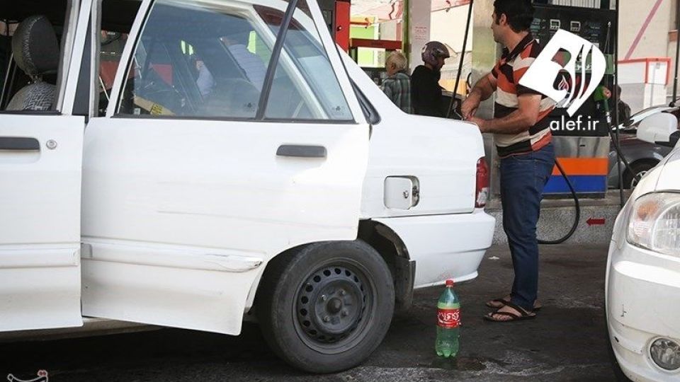 صف طولانی مقابل پمپ بنزین ها