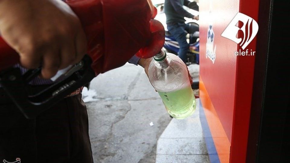صف طولانی مقابل پمپ بنزین ها