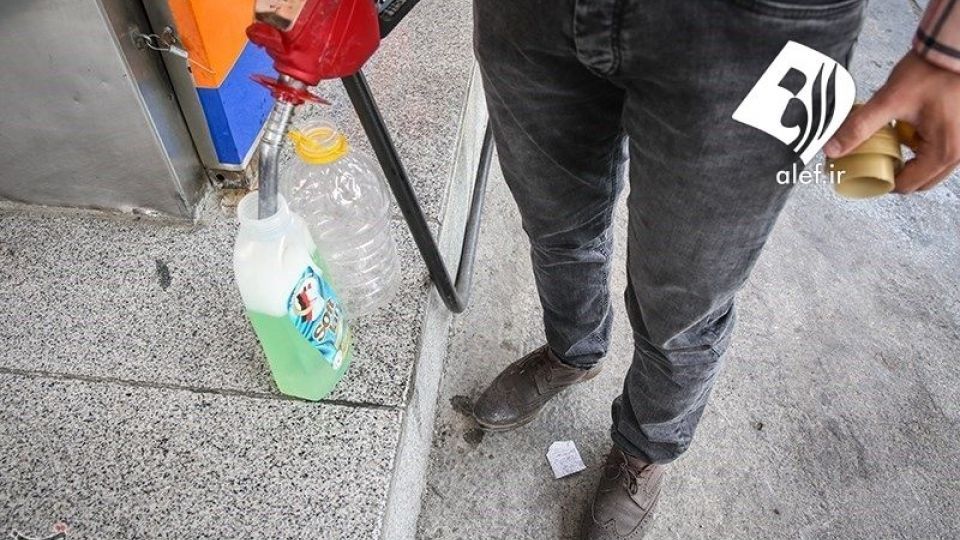 صف طولانی مقابل پمپ بنزین ها