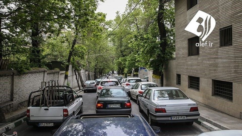 صف طولانی مقابل پمپ بنزین ها