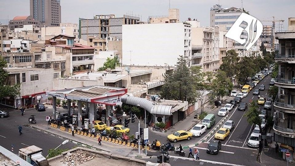 صف طولانی مقابل پمپ بنزین ها