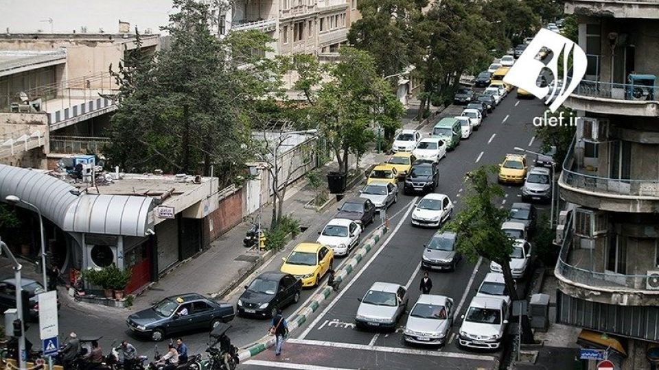 صف طولانی مقابل پمپ بنزین ها