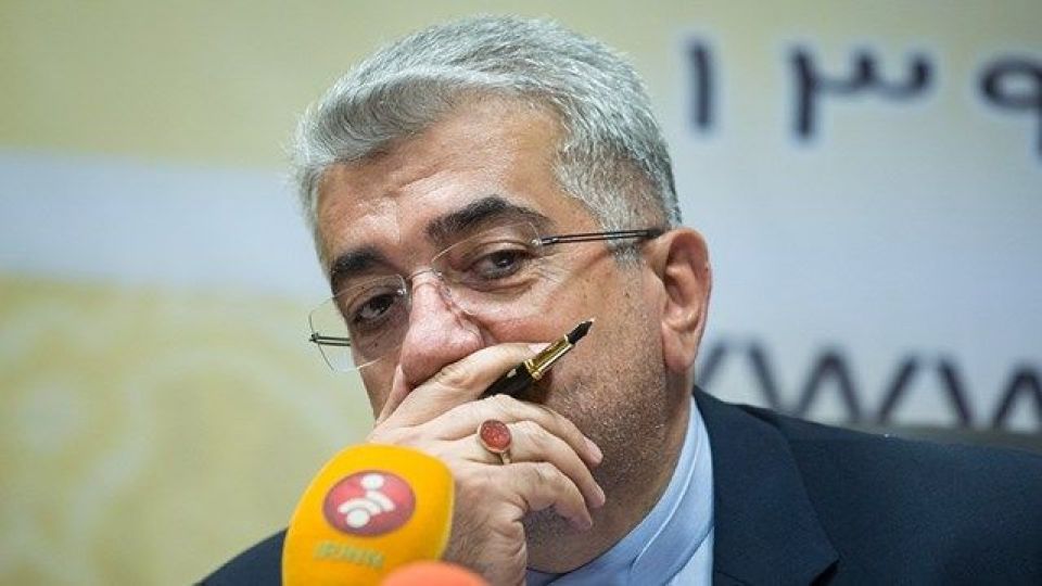 وزیر نیرو: چینیها با یک وعده غذا هم سیرند؛ ما زیاد میخوریم و میپوشیم! وزیر نیرو: چینیها با یک وعده غذا هم سیرند؛ ما زیاد میخوریم و میپوشیم!
