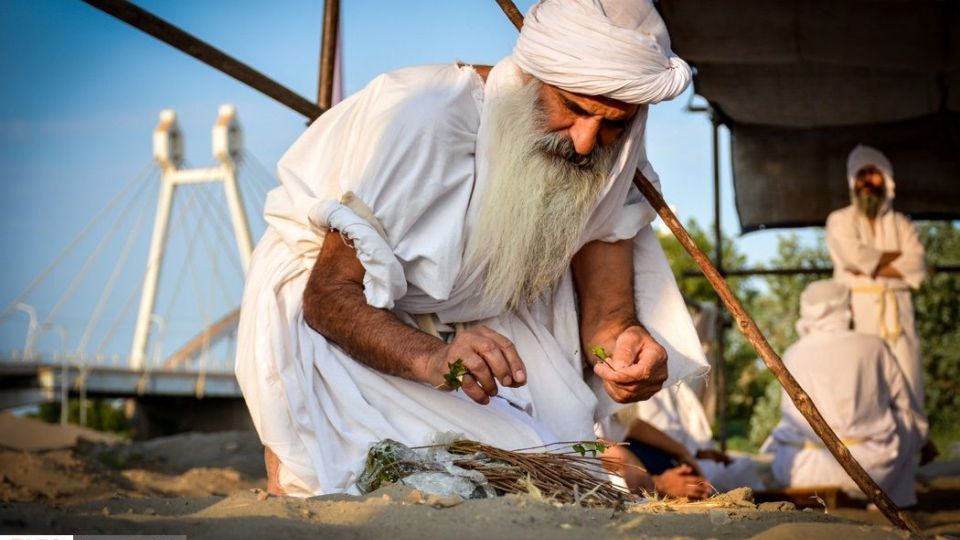 مراسم غسل تعمید مندائیان در رود کارون