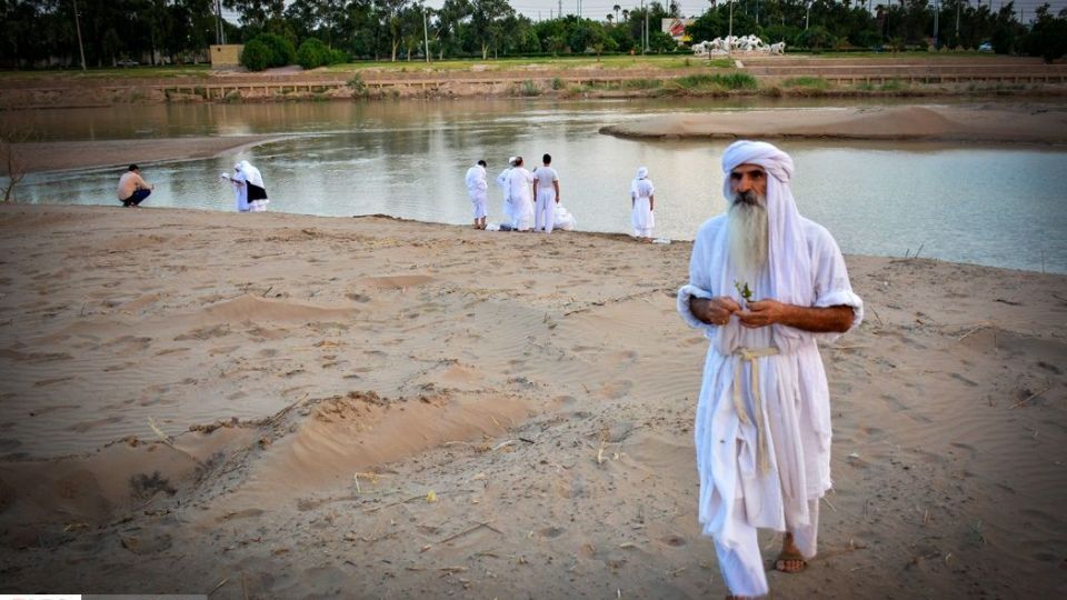 مراسم غسل تعمید مندائیان در رود کارون