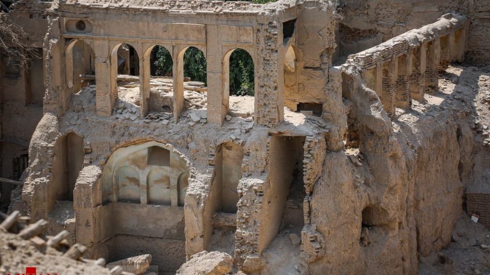 یادگار مخروبه قاجاریه در بازار تهران